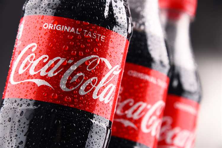 Изогнутый логотип Coca-Cola - новый шаг в брендировании